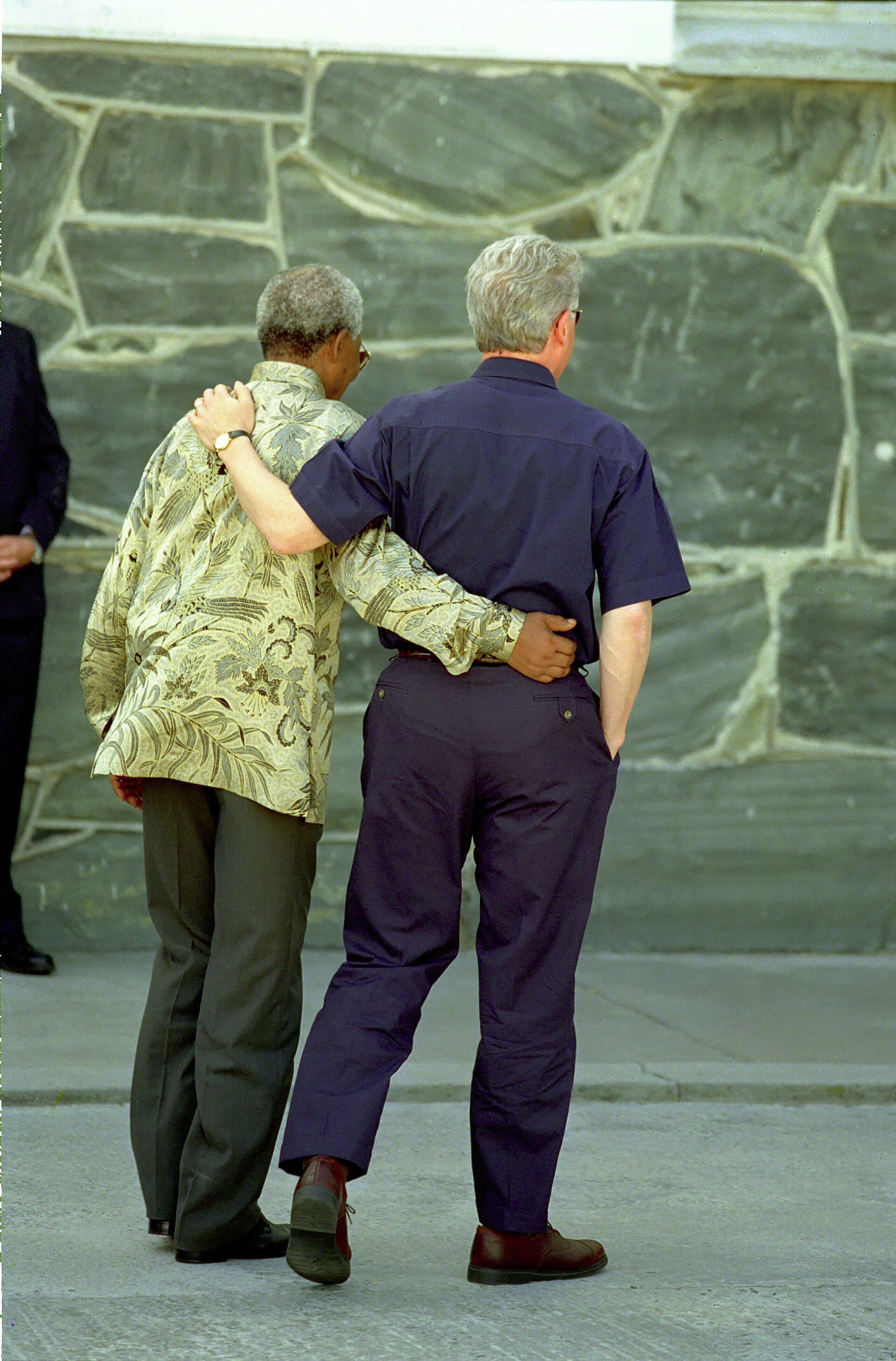 Revisits Robben Island with Clinton