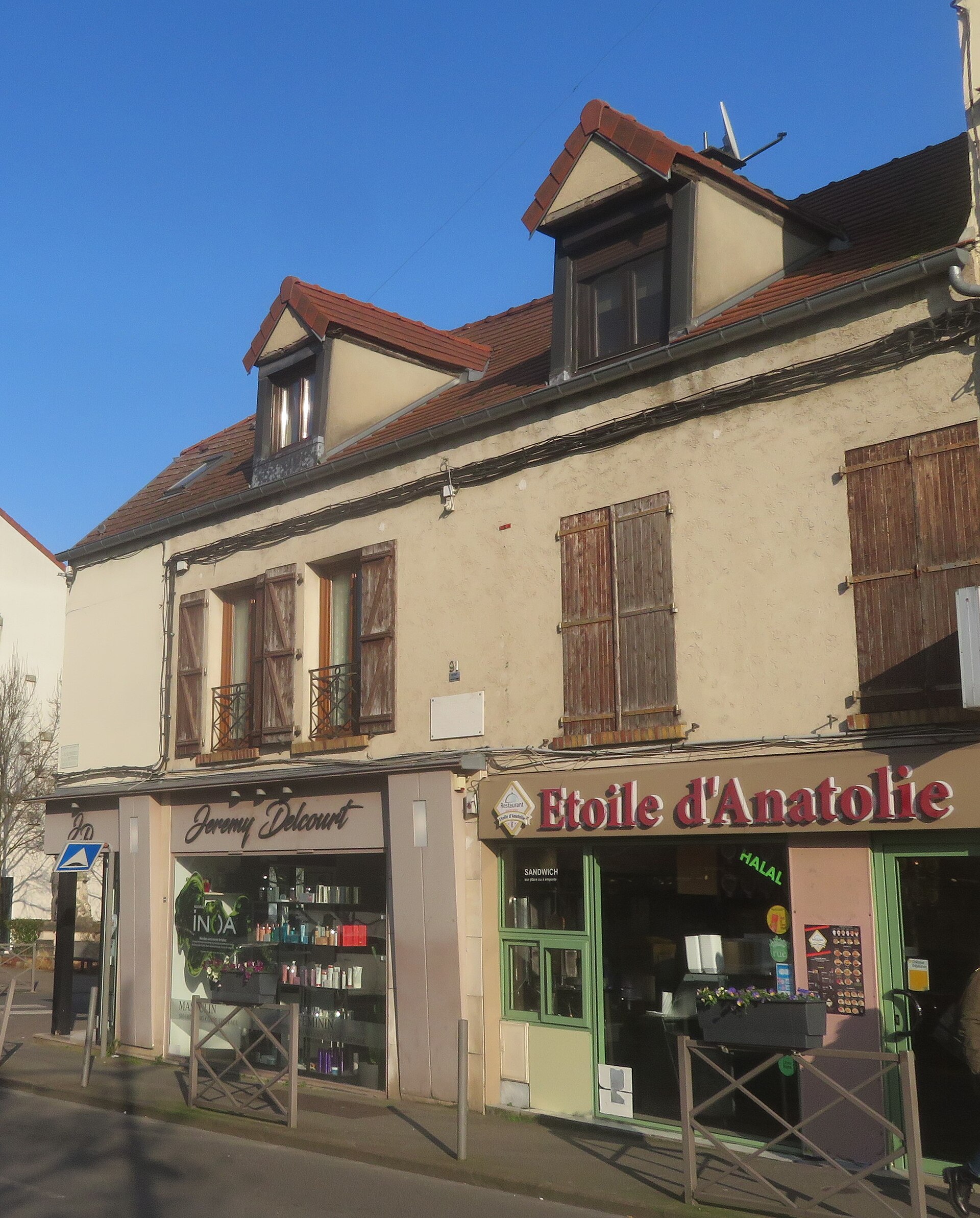 Lectured at Longjumeau