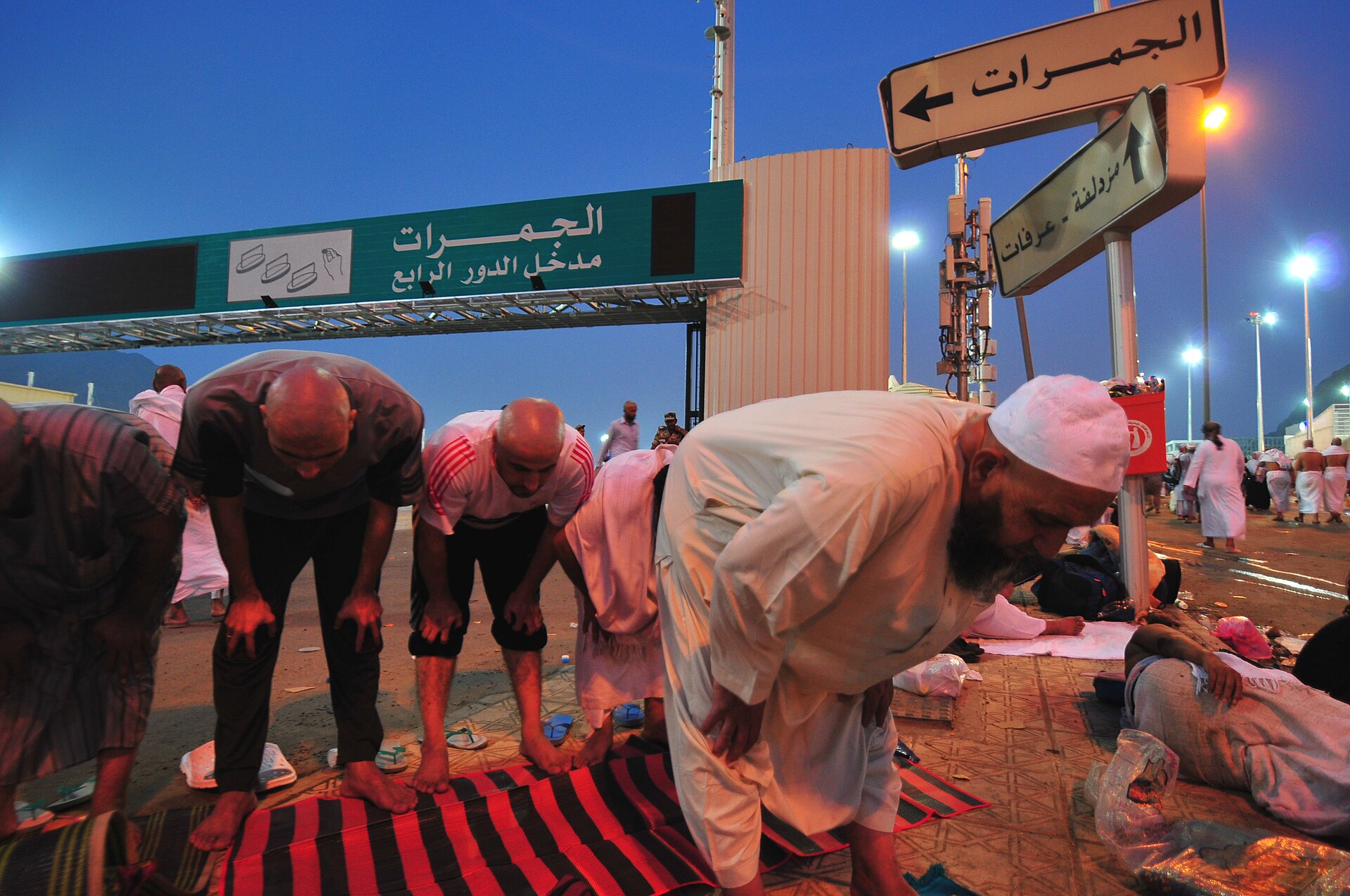 Spends the pilgrimage night at Mina
