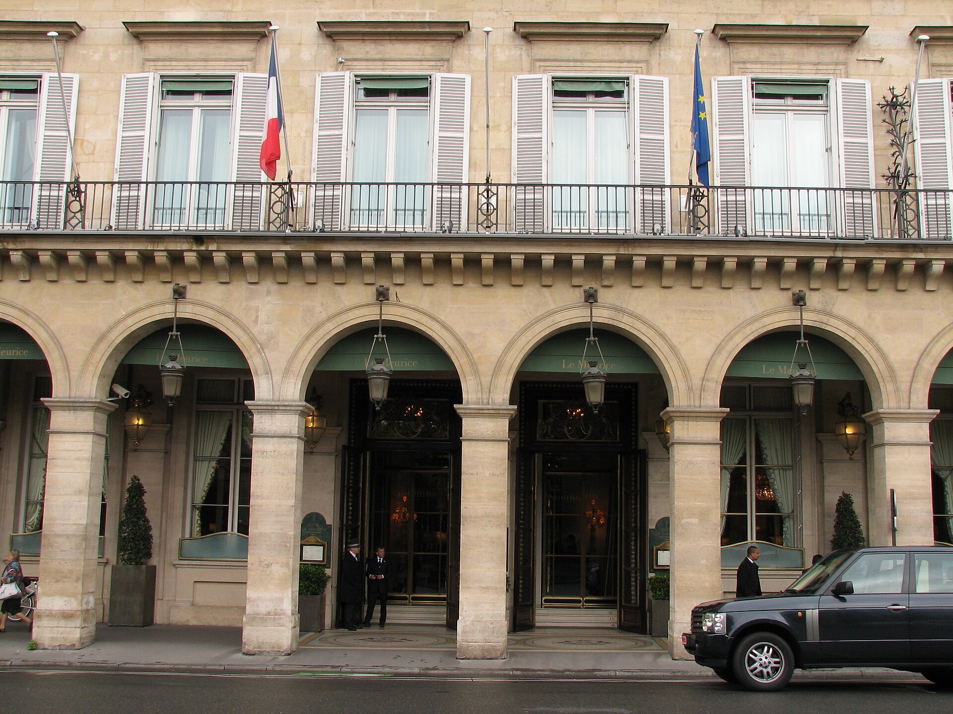 Arrives for first Paris stay