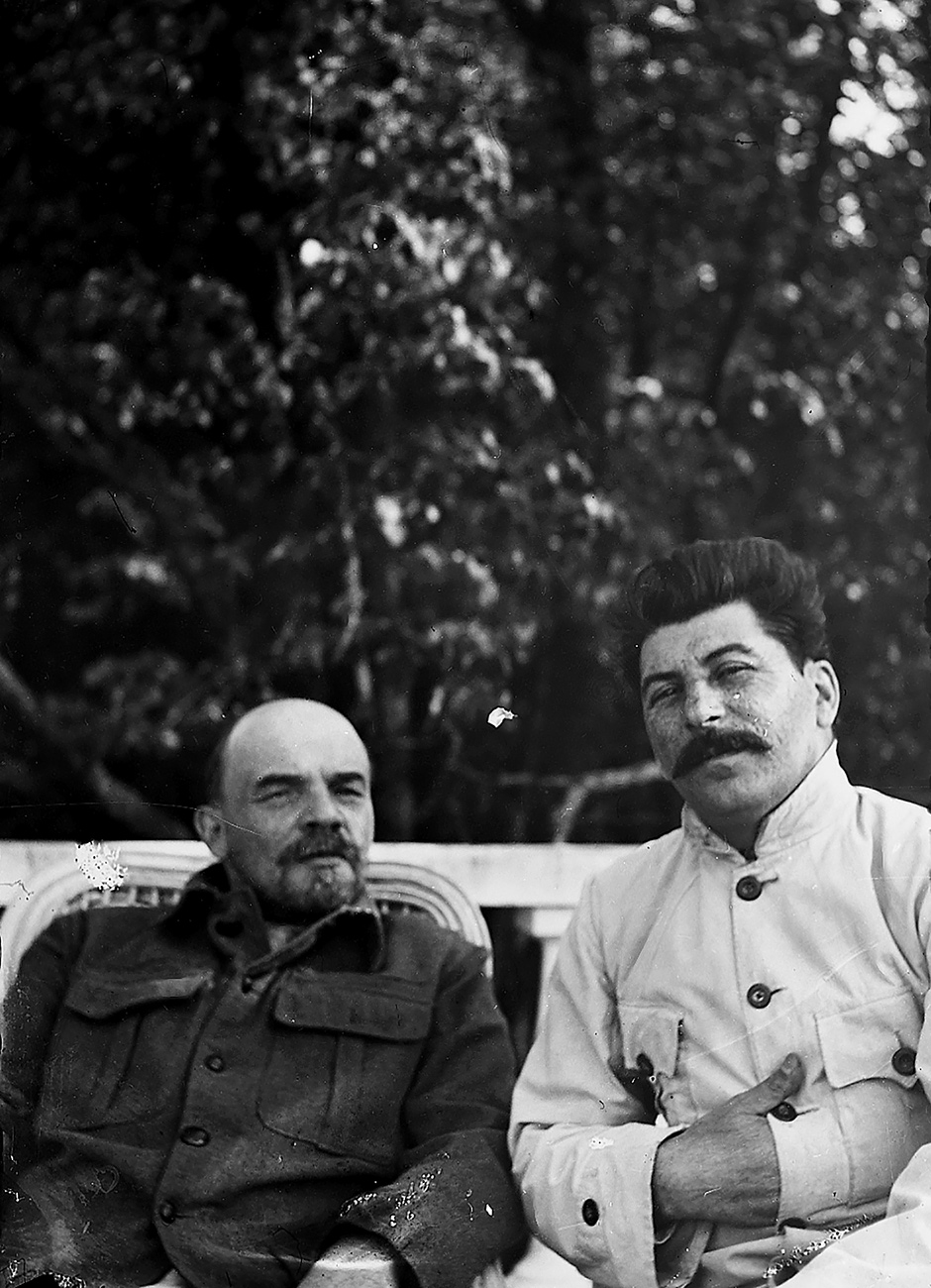 Visits Lenin at Gorki