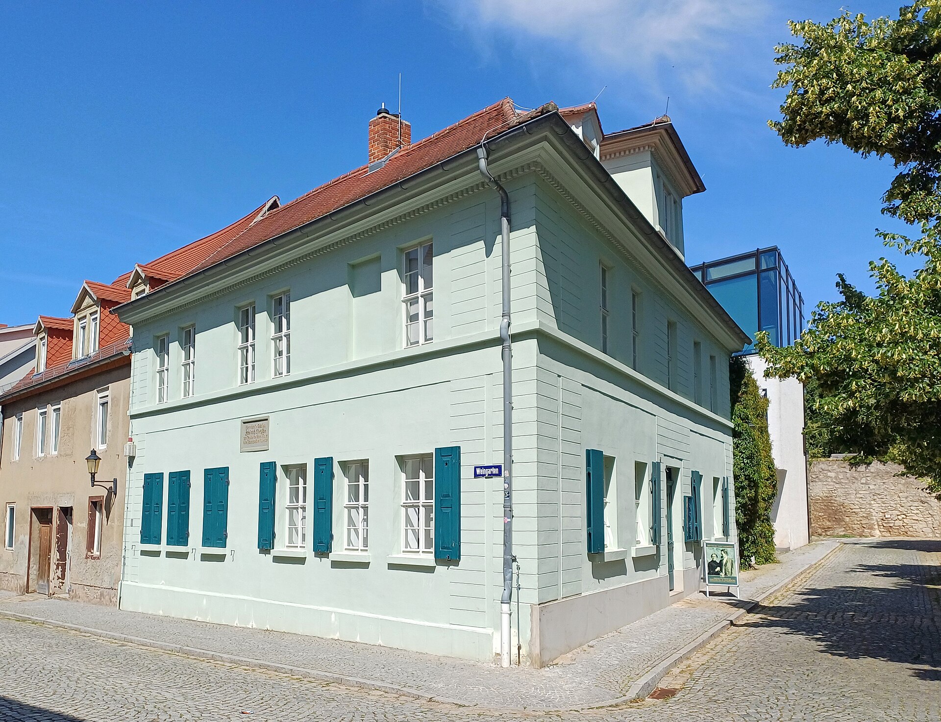Moves into Weingarten 18