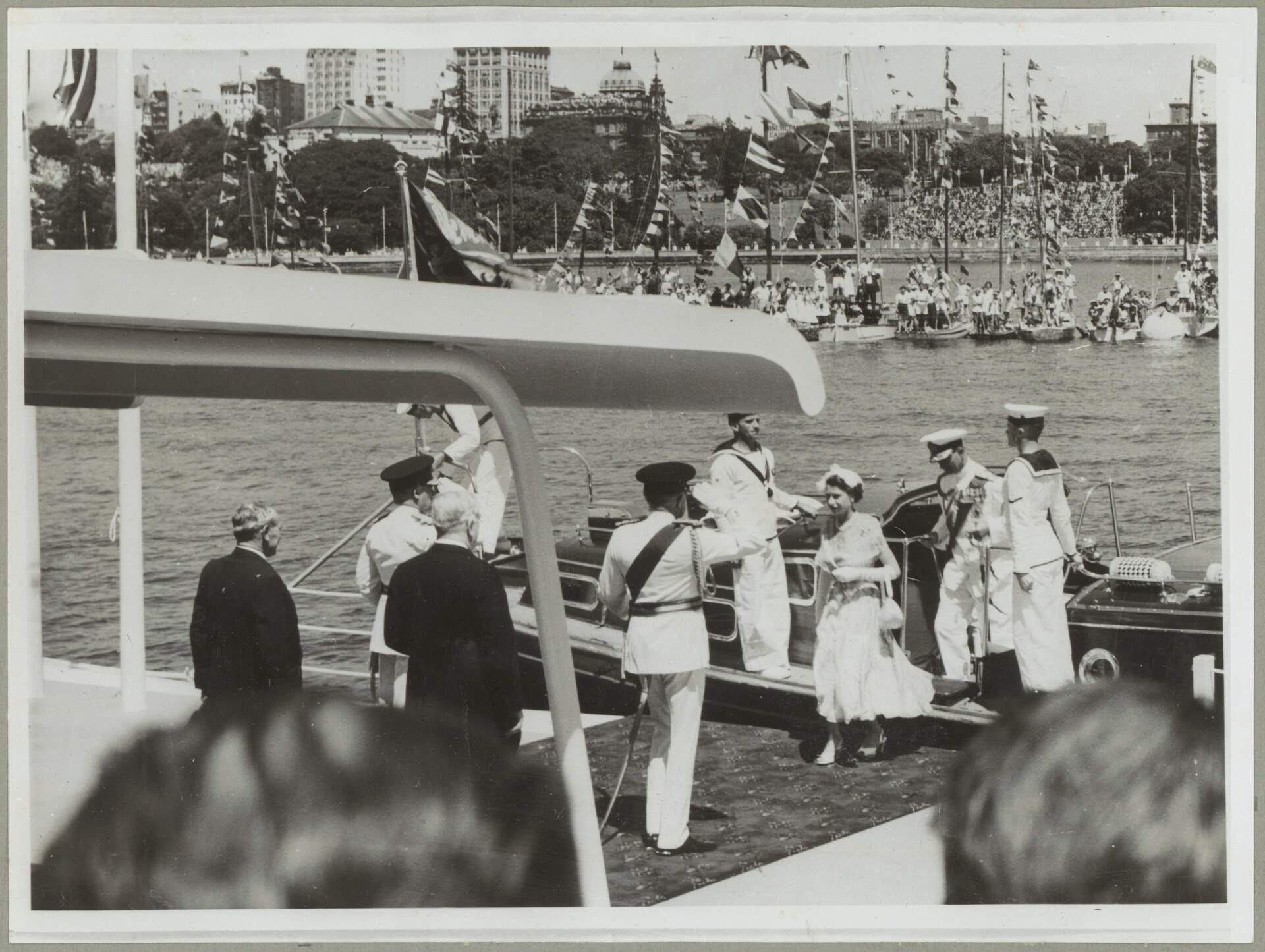 First reigning monarch ashore in Australia