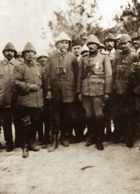 Commands the 19th Division at Gallipoli