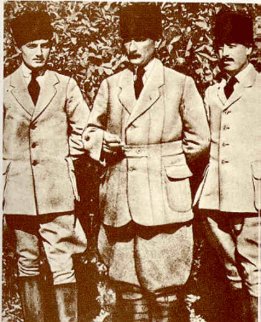 Resigns from the Ottoman Army in Erzurum