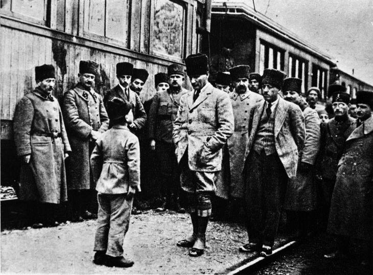 Visits Western Front headquarters at Karacahisar
